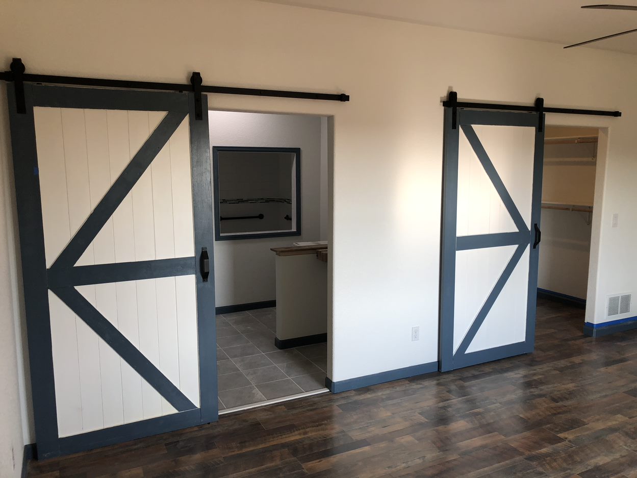 6B-customhome-mid-2-sharpe barn doors